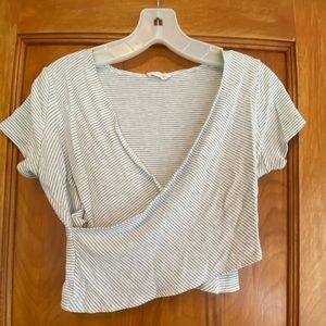 Women’s white and grey crop in XL